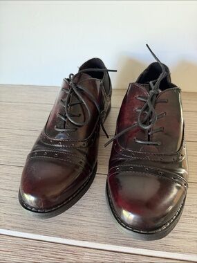 Crown Vintage Women's Burgundy Patent Leather Lace-Up Flats